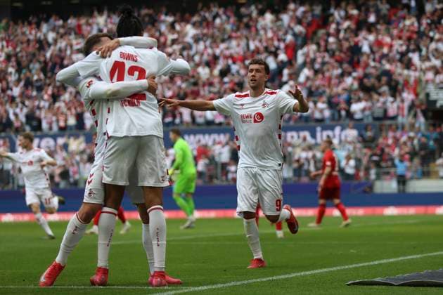 Luca Waldschmidt (1. FC Koeln) Torjubel,jubelt mit seiner Mannschaft nach dem Treffer zum 2:0 waehrend des Spiels der 2. Bundesliga zwischen 1. FC Köln und 1. FC Kaiserslautern im RheinEnergieStadion am 18. May 2025 in Köln, Deutschland. (Foto von Oliver Kaelke DeFodi Images) +++ Luca Waldschmidt (1. FC Koeln) celebrates after scoring his team s second goal with teammates during the 2. Bundesliga match between 1. FC Köln and 1. FC Kaiserslautern at RheinEnergieStadion on May 18, 2025 in Cologne, Germany. (Photo by Oliver Kaelke DeFodi Images) DFB DFL REGULATIONS PROHIBIT ANY USE OF PHOTOGRAPHS AS IMAGE SEQUENCES AND OR QUASI-VIDEO. (Photo by Oliver Kaelke DeFodi Images)