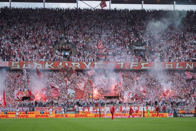 Jubel der Fans des 1. FC Koeln zum 1:0 durch Eric Martel (1. FC Koeln, 06) 1. FC Koeln vs. 1. FC Kaiserslautern, Fussball, 2. Bundesliga, 34. Spieltag, Saison 2024 2025, 18.05.2025 DFL REGULATIONS PROHIBIT ANY USE OF PHOTOGRAPHS AS IMAGE SEQUENCES AND OR QUASI-VIDEO 1. FC Koeln vs. 1. FC Kaiserslautern, Fussball, 2. Bundesliga, 34. Spieltag, Saison 2024 2025, 18.05.2025 Koeln