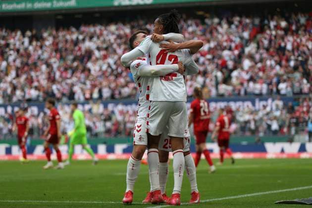 Luca Waldschmidt (1. FC Koeln) Torjubel,jubelt mit seiner Mannschaft nach dem Treffer zum 2:0 waehrend des Spiels der 2. Bundesliga zwischen 1. FC Köln und 1. FC Kaiserslautern im RheinEnergieStadion am 18. May 2025 in Köln, Deutschland. (Foto von Oliver Kaelke DeFodi Images) +++ Luca Waldschmidt (1. FC Koeln) celebrates after scoring his team s second goal with teammates during the 2. Bundesliga match between 1. FC Köln and 1. FC Kaiserslautern at RheinEnergieStadion on May 18, 2025 in Cologne, Germany. (Photo by Oliver Kaelke DeFodi Images) DFB DFL REGULATIONS PROHIBIT ANY USE OF PHOTOGRAPHS AS IMAGE SEQUENCES AND OR QUASI-VIDEO. (Photo by Oliver Kaelke DeFodi Images)