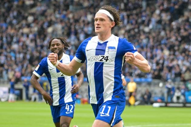 Sport Themen der Woche KW20 Sport Bilder des Tages Fussball 2.Bundesliga, Hertha BSC Berlin - Hannover 96 18.05.2025, xdanx, Fussball 2.Bundesliga, Hertha BSC Berlin - Hannover 96 emspor, v.l. Jubel nach dem 1:1 durch Fabian Reese (Hertha BSC), Deyovaisio Zeefuik (Hertha BSC), (DFL DFB REGULATIONS PROHIBIT ANY USE OF PHOTOGRAPHS as IMAGE SEQUENCES and or QUASI-VIDEO) Daniel Lakomski Mix1 Berlin Olympiastadion Berlin Deutschland (DEU) *** Soccer 2 Bundesliga, Hertha BSC Berlin Hannover 96 18 05 2025, xdanx, Soccer 2 Bundesliga, Hertha BSC Berlin Hannover 96 emspor, v l cheering after the 1 1 by Fabian Reese Hertha BSC , Deyovaisio Zeefuik Hertha BSC , DFL DFB REGULATIONS PROHIBIT ANY USE OF PHOTOGRAPHS as IMAGE SEQUENCES and or QUASI VIDEO Daniel Lakomski Mix1 Berlin Olympiastadion Berlin Germany DEU Copyright: xDanielxLakomskix
