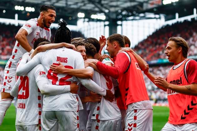 2. Fußball-Bundesliga, 1. FC Köln - 1. FC Kaiserslautern, 18.05.2025 Torjubel: Luca Waldschmidt (1. FC Köln, 9) trifft zum 2:0; 34. Spieltag der 2. Fußball-Bundesliga, 2. Fußball-Bundesliga, 1. FC Köln - 1. FC Kaiserslautern am 18.05.2025 im RheinEnergie-Stadion in Köln. DIE DFL-VORSCHRIFTEN VERBIETEN JEDE VERWENDUNG VON FOTOS ALS BILDSEQUENZEN UND ODER QUASI-VIDEO.