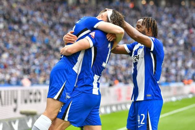 Fussball 2.Bundesliga, Hertha BSC Berlin - Hannover 96 18.05.2025, xdanx, Fussball 2.Bundesliga, Hertha BSC Berlin - Hannover 96 emspor, v.l. Jubel nach dem 1:1 durch Fabian Reese (Hertha BSC),Jonjoe Kenny (Hertha BSC),Deyovaisio Zeefuik (Hertha BSC) (DFL DFB REGULATIONS PROHIBIT ANY USE OF PHOTOGRAPHS as IMAGE SEQUENCES and or QUASI-VIDEO) Daniel Lakomski Mix1 Berlin Olympiastadion Berlin Deutschland (DEU)