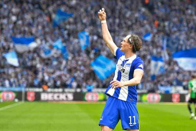 Fussball 2.Bundesliga, Hertha BSC Berlin - Hannover 96 18.05.2025, xdanx, Fussball 2.Bundesliga, Hertha BSC Berlin - Hannover 96 emspor, v.l. Jubel nach dem 1:1 durch Fabian Reese (Hertha BSC) (DFL DFB REGULATIONS PROHIBIT ANY USE OF PHOTOGRAPHS as IMAGE SEQUENCES and or QUASI-VIDEO) Daniel Lakomski Mix1 Berlin Olympiastadion Berlin Deutschland (DEU)