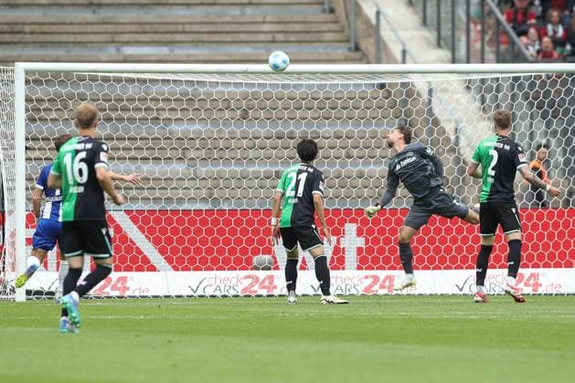 18.05.2025, xtgx, Fussball 2. Bundesliga, Hertha BSC Berlin - Hannover 96 emspor, v.l. Fabian Reese (Hertha, 11) schiesst Tor, schießt, Torschuetze, erzielt Tor, Treffer, scores the goal 1:1 (DFL DFB REGULATIONS PROHIBIT ANY USE OF PHOTOGRAPHS as IMAGE SEQUENCES and or QUASI-VIDEO) Berlin