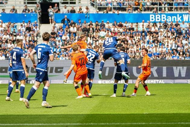 2. Fussball Bundesliga, Karlsruher SC - SC Paderborn 07, 18.05.2025 Marcel Franke (Karlsruher SC 28) mit einem Kopfball Richtung Tor 2. Fussball Bundesliga, Karlsruher SC - SC Paderborn 07; BBBank Wildpark Karlsruhe, 18.05.2025 DFB DFL REGULATIONS PROHIBIT ANY USE OF PHOTOGRAPHS AS IMAGE SEQUENCES AND OR QUASI-VIDEO.