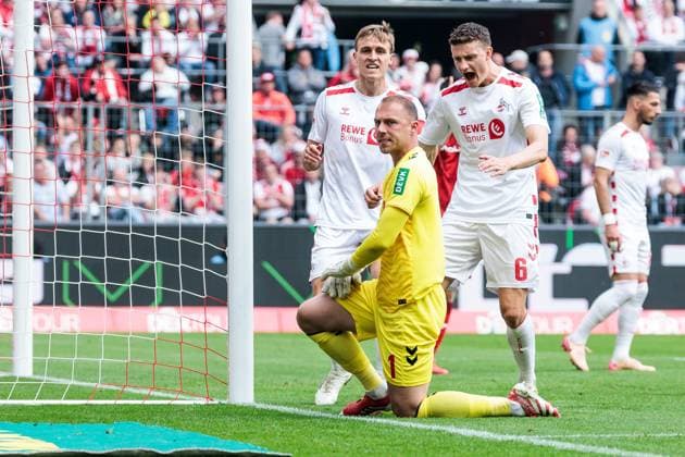 2.? ?Fußball Bundesliga, 1. FC Köln - 1. FC Kaiserslautern, 18.05.2025 Timo Hübers (1. FC Köln, 4) und Eric Martel (1. FC Köln, 6) jubeln bei Marvin Schwäbe (1. FC Köln, 1) nach seiner Parade 2. Fußball Bundesliga, 1. FC Köln - 1. FC Kaiserslautern, Köln, RheinEnergiestadion am 18.05.2025 DFL REGULATIONS PROHIBIT ANY USE OF PHOTOGRAPHS AS IMAGE SEQUENCES AND OR QUASI-VIDEO.