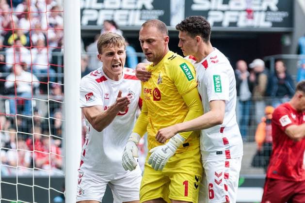 2.? ?Fußball Bundesliga, 1. FC Köln - 1. FC Kaiserslautern, 18.05.2025 Timo Hübers (1. FC Köln, 4) und Eric Martel (1. FC Köln, 6) umarmen Marvin Schwäbe (1. FC Köln, 1) nach Parade 2. Fußball Bundesliga, 1. FC Köln - 1. FC Kaiserslautern, Köln, RheinEnergiestadion am 18.05.2025 DFL REGULATIONS PROHIBIT ANY USE OF PHOTOGRAPHS AS IMAGE SEQUENCES AND OR QUASI-VIDEO.