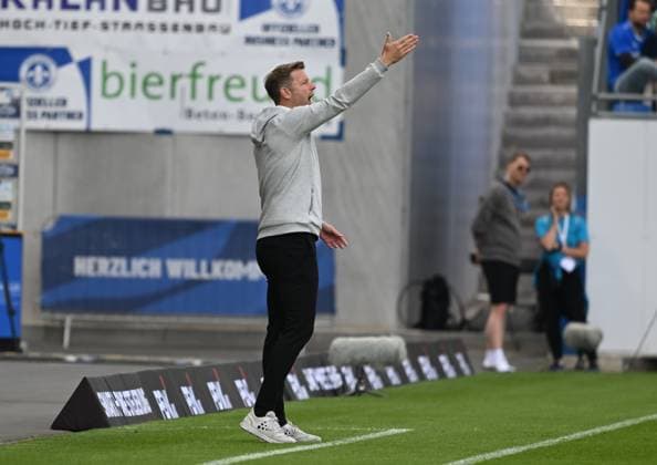 18.05.2025, xsltx, Fussball 2.Bundesliga, SV Darmstadt 98 - Jahn Regensburg v.l. Florian Kohfeldt (Cheftrainer SV Darmstadt 98) (DFL DFB REGULATIONS PROHIBIT ANY USE OF PHOTOGRAPHS as IMAGE SEQUENCES and or QUASI-VIDEO)