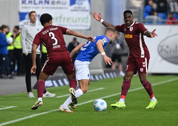 18.05.2025, xsltx, Fussball 2.Bundesliga, SV Darmstadt 98 - Jahn Regensburg v.l. Bryan Hein (SSV Jahn Regensburg), Fabian Nürnberger (SV Darmstadt 98), Frederic Ananou (SSV Jahn Regensburg) (DFL DFB REGULATIONS PROHIBIT ANY USE OF PHOTOGRAPHS as IMAGE SEQUENCES and or QUASI-VIDEO)