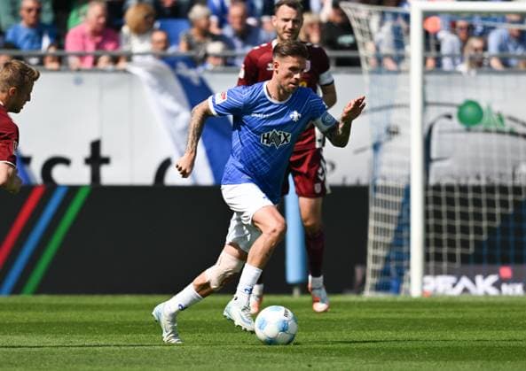 18.05.2025, xsltx, Fussball 2.Bundesliga, SV Darmstadt 98 - Jahn Regensburg v.l. Tobias Kempe (SV Darmstadt 98) (DFL DFB REGULATIONS PROHIBIT ANY USE OF PHOTOGRAPHS as IMAGE SEQUENCES and or QUASI-VIDEO)