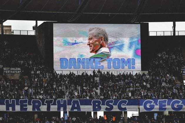Fussball 2.Bundesliga, Hertha BSC Berlin - Hannover 96 18.05.2025, xdanx, Fussball 2.Bundesliga, Hertha BSC Berlin - Hannover 96 emspor, v.l. Thomas E. Herrich (Hertha BSC Geschaeftsfuehrer), Anzeigetafel, Danke,Tom! (DFL DFB REGULATIONS PROHIBIT ANY USE OF PHOTOGRAPHS as IMAGE SEQUENCES and or QUASI-VIDEO) Daniel Lakomski Mix1 Berlin Olympiastadion Berlin Deutschland (DEU)