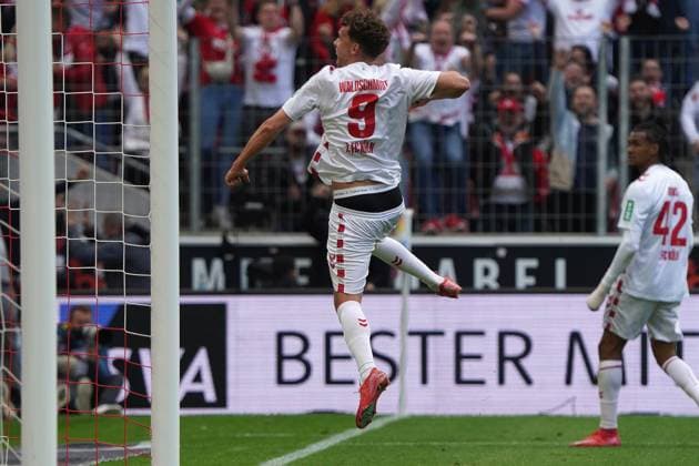 Fussball, 2 BL Saison 2024 2025, 1.FC Köln vs 1.FC kaiserslautern 18.05.2025, Rheinenergiestadion, Köln luca walschmidt FC Köln, mit freudesprung , jubeltAktion, Einzelbild