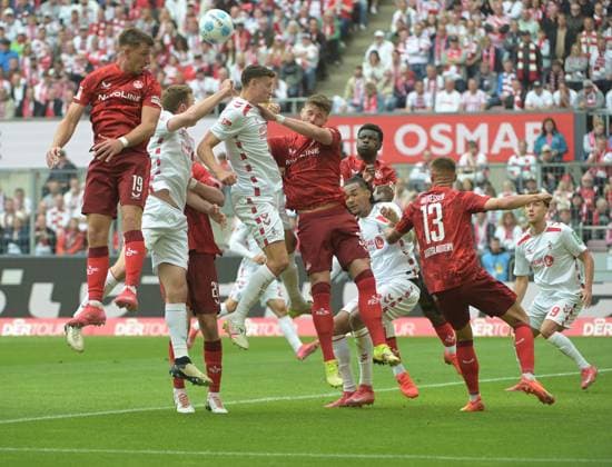 18.05.2025, xjpx, Fussball 2.Bundesliga, 1.FC Koeln - 1.FC Kaiserslautern v.l. Daniel Hanslik (Kaiserslautern klärt die Ecke (DFL DFB REGULATIONS PROHIBIT ANY USE OF PHOTOGRAPHS as IMAGE SEQUENCES and or QUASI-VIDEO) Koeln