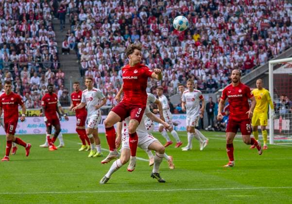Kopfball von Florian Kleinhansl (1. FC Kaiserslautern, 3) 18.05.2025, 1. FC Köln - 1. FC Kaiserslautern Fussball, 2. Bundesliga, RheinEnergieStadion Köln DFL regulations prohibit any use of photographs as image sequences and or quasi-video.