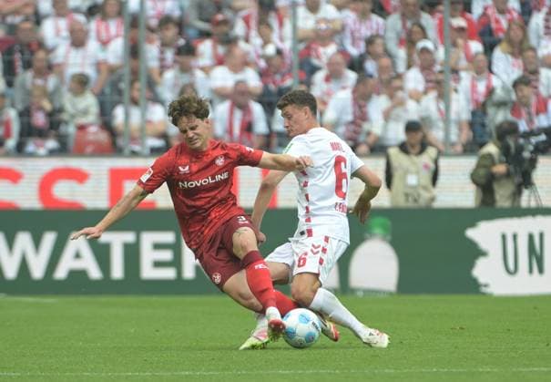 18.05.2025, xjpx, Fussball 2.Bundesliga, 1.FC Koeln - 1.FC Kaiserslautern v.l. Zweikampf zwischen Florian Kleinhansl (Kaiserslautern und Eric Martel (Koeln) (DFL DFB REGULATIONS PROHIBIT ANY USE OF PHOTOGRAPHS as IMAGE SEQUENCES and or QUASI-VIDEO) Koeln