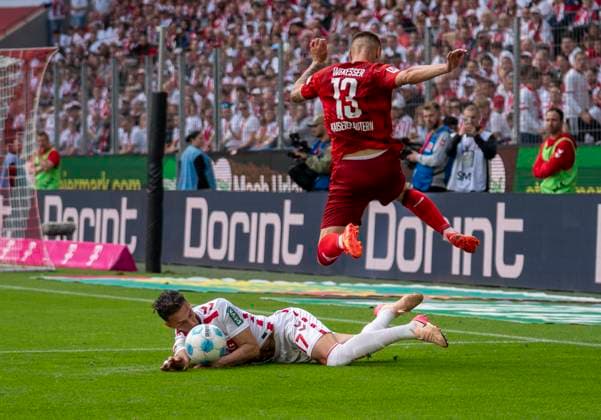 Zweikampf zwischen: Leart Pacarada (1. FC Koeln, 17) und Erik Wekesser (1. FC Kaiserslautern, 13) 18.05.2025, 1. FC Köln - 1. FC Kaiserslautern Fussball, 2. Bundesliga, RheinEnergieStadion Köln DFL regulations prohibit any use of photographs as image sequences and or quasi-video.