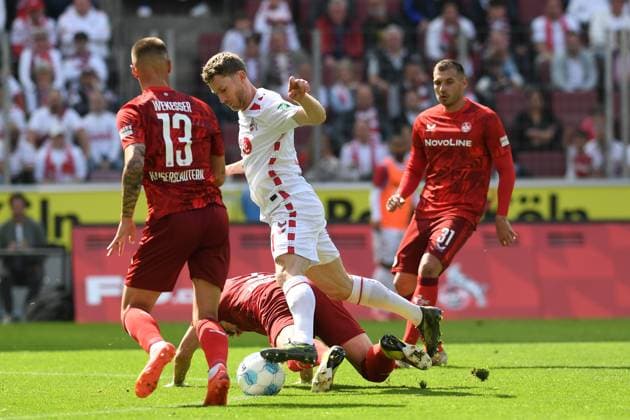 Florian Kainz (1. FC Koeln) in Aktion, am Ball, Einzelaktion waehrend des Spiels der 2. Bundesliga zwischen 1. FC Köln und 1. FC Kaiserslautern im RheinEnergieStadion am 18. May 2025 in Köln, Deutschland. (Foto von Ralf Treese DeFodi Images) +++ Florian Kainz (1. FC Koeln) controls the ball during the 2. Bundesliga match between 1. FC Köln and 1. FC Kaiserslautern at RheinEnergieStadion on May 18, 2025 in Cologne, Germany. (Photo by Ralf Treese DeFodi Images) DFB DFL REGULATIONS PROHIBIT ANY USE OF PHOTOGRAPHS AS IMAGE SEQUENCES AND OR QUASI-VIDEO. (Photo by Ralf Treese DeFodi Images)