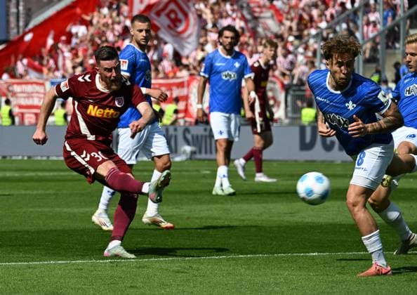 18.05.2025, xsltx, Fussball 2.Bundesliga, SV Darmstadt 98 - Jahn Regensburg v.l. Schussversuch von Christian Kühlwetter (SSV Jahn Regensburg), re. Luca Marseiler (SV Darmstadt 98) (DFL DFB REGULATIONS PROHIBIT ANY USE OF PHOTOGRAPHS as IMAGE SEQUENCES and or QUASI-VIDEO)