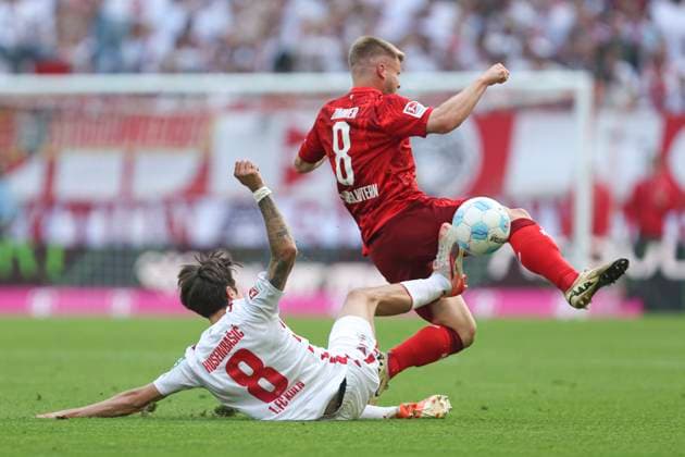 Denis Huseinbasic (1. FC Koeln) und Jean Zimmer (1.FC Kaiserslautern) im Zweikampf waehrend des Spiels der 2. Bundesliga zwischen 1. FC Köln und 1. FC Kaiserslautern im RheinEnergieStadion am 18. May 2025 in Köln, Deutschland. (Foto von Oliver Kaelke DeFodi Images) +++ Denis Huseinbasic (1. FC Koeln) und Jean Zimmer (1.FC Kaiserslautern) battle for the ball during the 2. Bundesliga match between 1. FC Köln and 1. FC Kaiserslautern at RheinEnergieStadion on May 18, 2025 in Cologne, Germany. (Photo by Oliver Kaelke DeFodi Images) DFB DFL REGULATIONS PROHIBIT ANY USE OF PHOTOGRAPHS AS IMAGE SEQUENCES AND OR QUASI-VIDEO. (Photo by Oliver Kaelke DeFodi Images)