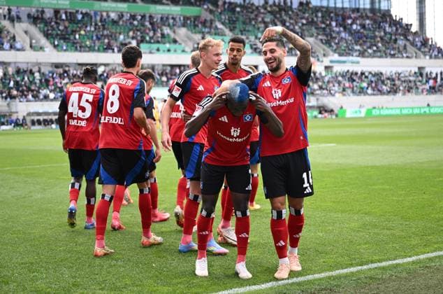 18.05.2025, xjhx, Fussball 2.Bundesliga, Spvgg Greuther Fuerth - Hamburger SV v.l. Jean-Luc Dompe (Hamburger SV) celebrate the goal, Der Torjubel zum 1:1 (DFL DFB REGULATIONS PROHIBIT ANY USE OF PHOTOGRAPHS as IMAGE SEQUENCES and or QUASI-VIDEO) Fuerth