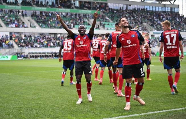 18.05.2025, xjhx, Fussball 2.Bundesliga, Spvgg Greuther Fuerth - Hamburger SV v.l. Jean-Luc Dompe (Hamburger SV) celebrate the goal, Der Torjubel zum 1:1 (DFL DFB REGULATIONS PROHIBIT ANY USE OF PHOTOGRAPHS as IMAGE SEQUENCES and or QUASI-VIDEO) Fuerth
