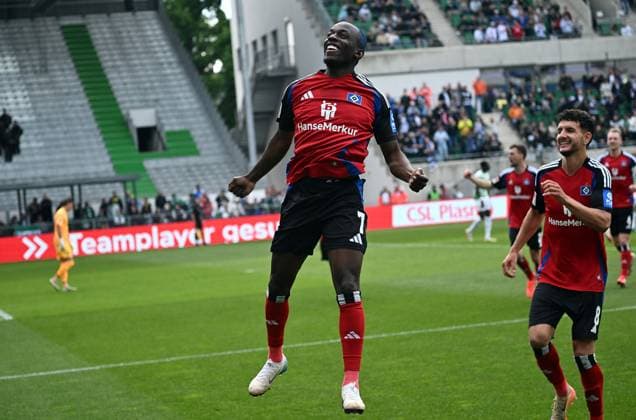 18.05.2025, xjhx, Fussball 2.Bundesliga, Spvgg Greuther Fuerth - Hamburger SV v.l. Jean-Luc Dompe (Hamburger SV) celebrate the goal, Der Torjubel zum 1:1 (DFL DFB REGULATIONS PROHIBIT ANY USE OF PHOTOGRAPHS as IMAGE SEQUENCES and or QUASI-VIDEO) Fuerth