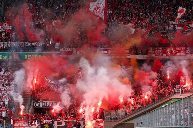2. Bundesliga - 24 25 - 1. FC Köln - 1. FC Kaiserslautern am 18.05.2025 im RheinEnergieSTADION in Köln Die FCK Fans im Gästeblock mit einer Pyroshow