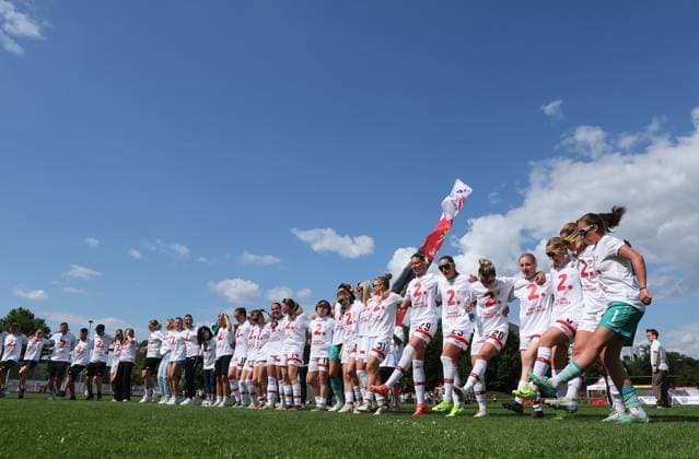 Stuttgart , Fußball Regionalliga Süd , VfB Stuttgart Frauen vs. TSV Schwaben Augsburg , Jubel VfB