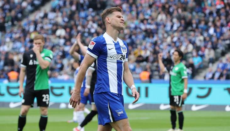 Florian Niederlechner enttäuscht nach vergebener Torchance Enttäuschung Fußball Fussball DFL 2.Bundesliga Herren 34. Spieltag Saison 2024 2025 18.05.2025 Hertha BSC Berlin vs. Hannover 96 DFL regulations prohibit any use of photographs as image sequences and or quasi-video