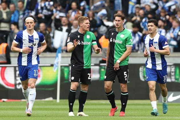 18.05.2025, xtgx, Fussball 2. Bundesliga, Hertha BSC Berlin - Hannover 96 emspor, v.l. Marcel Halstenberg (Hannover, 23), Phil Neumann (Hannover, 5) (DFL DFB REGULATIONS PROHIBIT ANY USE OF PHOTOGRAPHS as IMAGE SEQUENCES and or QUASI-VIDEO) Berlin