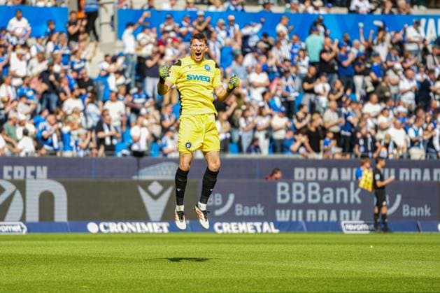 2. Fussball Bundesliga, Karlsruher SC - SC Paderborn 07, 18.05.2025 Reaktion von Max Weiß (Karlsruher SC 1) beim 1:0 durch Lilian Egloff (Karlsruher SC 25) 2. Fussball Bundesliga, Karlsruher SC - SC Paderborn 07; BBBank Wildpark Karlsruhe, 18.05.2025 DFB DFL REGULATIONS PROHIBIT ANY USE OF PHOTOGRAPHS AS IMAGE SEQUENCES AND OR QUASI-VIDEO.