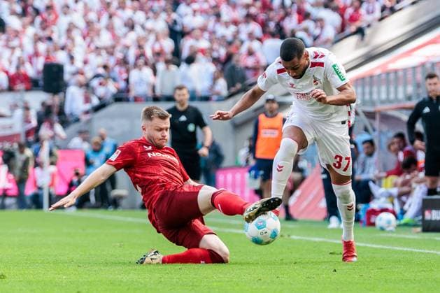 2.? ?Fußball Bundesliga, 1. FC Köln - 1. FC Kaiserslautern, 18.05.2025 Zweikampf Jean Zimmer (1. FC Kaiserslautern, 8), Linton Maina (1. FC Köln, 37) 2. Fußball Bundesliga, 1. FC Köln - 1. FC Kaiserslautern, Köln, RheinEnergiestadion am 18.05.2025 DFL REGULATIONS PROHIBIT ANY USE OF PHOTOGRAPHS AS IMAGE SEQUENCES AND OR QUASI-VIDEO.