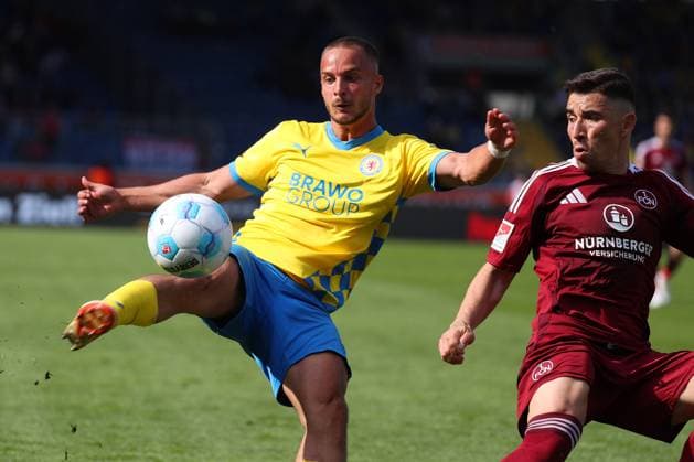Braunschweig vs. Nürnberg, 2. BL Braunschweig, 18.05.2025, FUßBALL - Eintracht Braunschweig vs. 1. FC Nürnberg, 2. BL, Saison 2024 25. Marvin RittmuÌˆller (Eintracht Braunschweig), Danilo Soares (1.FC Nürnberg) Braunschweig