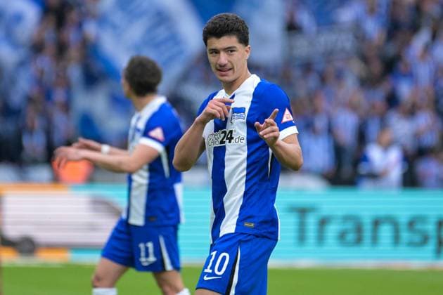 Fussball 2.Bundesliga, Hertha BSC Berlin - Hannover 96 18.05.2025, xdanx, Fussball 2.Bundesliga, Hertha BSC Berlin - Hannover 96 emspor, v.l. Ibrahim Maza (Hertha BSC),gibt Anweisungen, gestikuliert mit den Armen, gesticulate, gives instructions (DFL DFB REGULATIONS PROHIBIT ANY USE OF PHOTOGRAPHS as IMAGE SEQUENCES and or QUASI-VIDEO) Daniel Lakomski Mix1 Berlin Olympiastadion Berlin Deutschland (DEU)