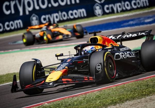 IMOLA - Max Verstappen (Red Bull Racing) and Oscar Piastri (McLaren) during the Emilia-Romagna Grand Prix at the Autodromo Internazionale Enzo e Dino Ferrari. ANP SEM VAN DER WAL xVIxANPxSportx xxANPxIVx 527912339 originalFilename: 527912339.jpg