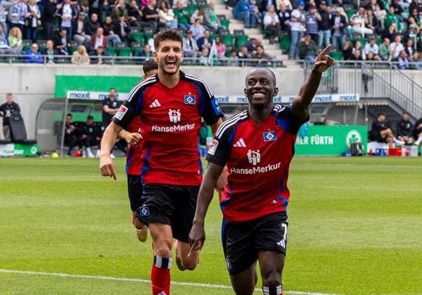 Torjubel von Jean-Luc Dompe 7 (Hamburger SV) nach seinem Ausgleichtor zum 1:1, Spvgg Greuther Fuerth vs. Hamburger SV Fussball, 2. Bundesliga, DFL, Saison 2024 2025, Rueckrunde, 34. Spieltag, 18.05.2025 DFB regulations prohibit any use of photographs as image sequences and or quasi-video
