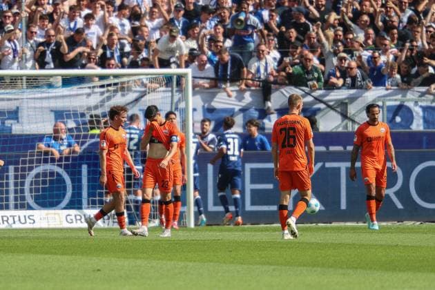 Niedergeschlagen nach dem Treffer zum 3:0 Sebastian Klaas (SC Paderborn 07, 26)Raphael Obermair (SC Paderborn 07, 23), Karlsruher SC vs. SC Paderborn 07, 2. Bundesliga, 34. Spieltag, 2024 2025, 18.05.2025, DFL REGULATIONS PROHIBIT ANY USE OF PHOTOGRAPHS AS IMAGE SEQUENCES AND OR QUASI-VIDEO, Karlsruher SC vs. SC Paderborn 07, 2. Bundesliga, 34. Spieltag, 2024 2025, 18.05.2025 Karlsruhe