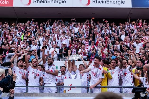 2.? ?Fußball Bundesliga, 1. FC Köln - 1. FC Kaiserslautern, 18.05.2025 Meister der 2. Fussball Bundesliga - 1. FC Köln mit Schale 2. Fußball Bundesliga, 1. FC Köln - 1. FC Kaiserslautern, Köln, RheinEnergiestadion am 18.05.2025 DFL REGULATIONS PROHIBIT ANY USE OF PHOTOGRAPHS AS IMAGE SEQUENCES AND OR QUASI-VIDEO.