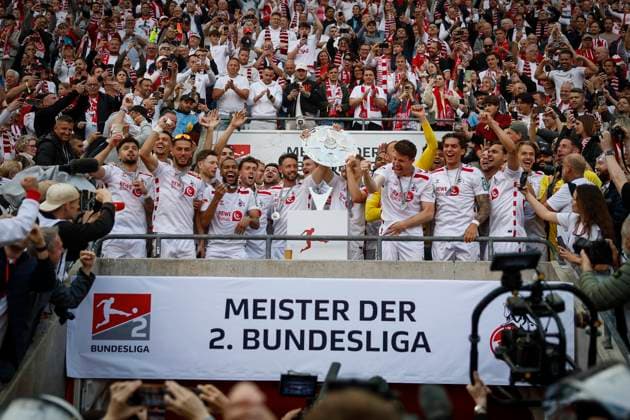 2.? ?Fußball Bundesliga, 1. FC Köln - 1. FC Kaiserslautern, 18.05.2025 Übergabe der Meisterschale der 2. Fußball-Bundesliga; 34. Spieltag der 2. Fußball-Bundesliga, 2.? ?Fußball Bundesliga, 1. FC Köln - 1. FC Kaiserslautern am 18.05.2025 im RheinEnergie-Stadion in Köln. DIE DFL-VORSCHRIFTEN VERBIETEN JEDE VERWENDUNG VON FOTOS ALS BILDSEQUENZEN UND ODER QUASI-VIDEO.