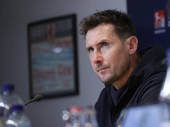 Cheftrainer Miroslav Klose (1. FC Nuernberg) Fussball, Herren, Saison 2024 2025 2.BL, Eintracht Stadion, Eintracht Braunschweig gegen 1.FC Nuernberg, 1-4 Braunschweig muss in die Relegation DFL REGULATIONS PROHIBIT ANY USE OF PHOTOGRAPHS AS IMAGE SEQUENCES AND OR QUASI-VIDEO.