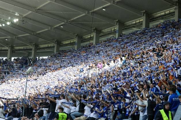 18.05.2025, xhettx, Fussball 2.Bundesliga, Karlsruher SC - SC Paderborn 07 v.l. Schalmeer im Heimblock (DFL DFB REGULATIONS PROHIBIT ANY USE OF PHOTOGRAPHS as IMAGE SEQUENCES and or QUASI-VIDEO)