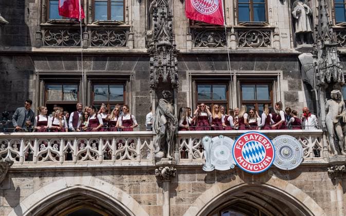 Die FC Bayern Frauen auf dem Rathausbalkon Empfang und Meisterehrung FC Bayern Muenchen Maenner und Frauen, Fussball, Bundesliga, Saison 2024 2025, 18.05.2025. Empfang und Meisterehrung FC Bayern Muenchen Maenner und Frauen, Fussball, Bundesliga, Saison 2024 2025, 18.05.2025. Muenchen Copyright: xEibner-Pressefoto HeikexFeinerx EP_HFR