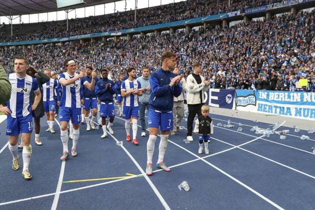 18.05.2025, xtgx, Fussball 2. Bundesliga, Hertha BSC Berlin - Hannover 96 emspor, v.l. Hertha Bedankt sich bei den Fans (DFL DFB REGULATIONS PROHIBIT ANY USE OF PHOTOGRAPHS as IMAGE SEQUENCES and or QUASI-VIDEO) Berlin