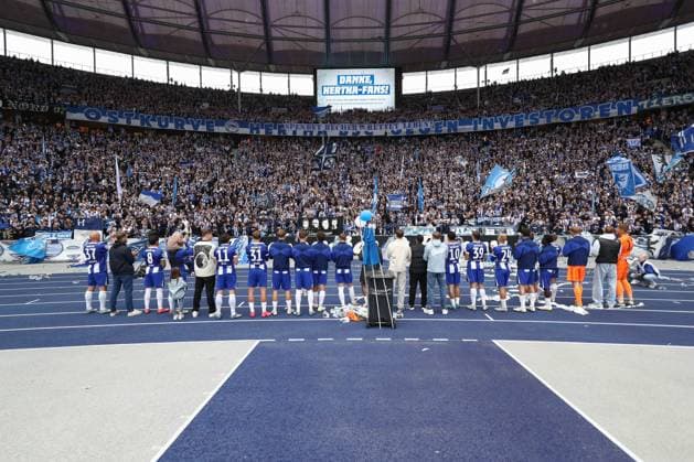 18.05.2025, xtgx, Fussball 2. Bundesliga, Hertha BSC Berlin - Hannover 96 emspor, v.l. Hertha Bedankt sich bei den Fans (DFL DFB REGULATIONS PROHIBIT ANY USE OF PHOTOGRAPHS as IMAGE SEQUENCES and or QUASI-VIDEO) Berlin