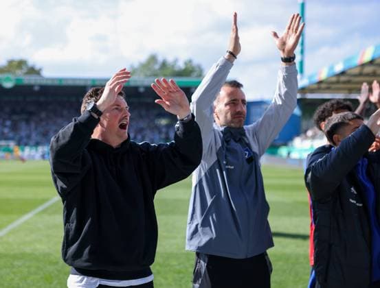 Chef-Trainer Merlin Polzin (Hamburger SV) bei den Fans, Schlussjubel zum Aufstieg in die Bundesliga, Spvgg Greuther Fuerth vs. Hamburger SV Fussball, 2. Bundesliga, DFL, Saison 2024 2025, Rueckrunde, 34. Spieltag, 18.05.2025 DFB regulations prohibit any use of photographs as image sequences and or quasi-video