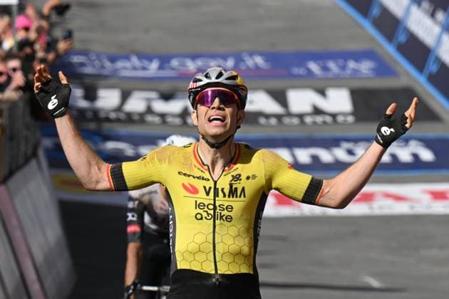 18-05-2025 Giro D italia; Tappa 09 Gubbio - Siena; 2025, Visma - Lease A Bike; Van Aert, Wout; Siena; 