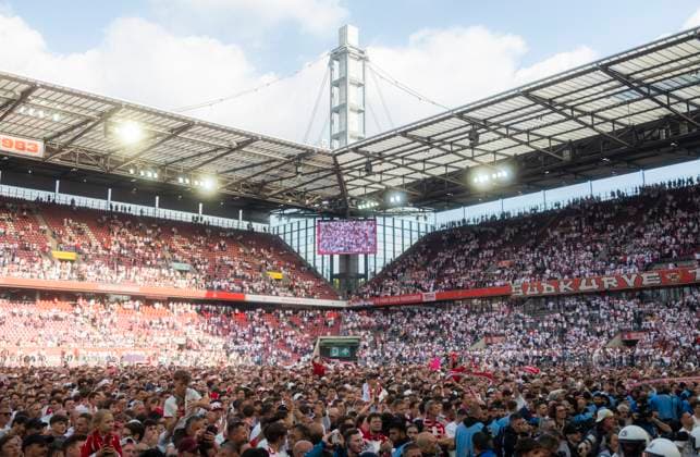 Köln, RheinEnergieStadion, 18.05.2025: Fans of 1.FC Koeln celebrate the win of the cup at the winning ceremony during the 2.Bundesliga match 1.FC Köln vs. 1.FC Kaiserslautern.