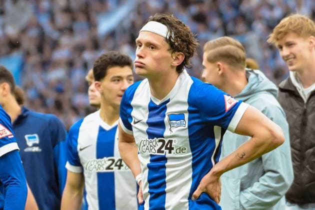 Fussball 2.Bundesliga, Hertha BSC Berlin - Hannover 96 18.05.2025, xdanx, Fussball 2.Bundesliga, Hertha BSC Berlin - Hannover 96 emspor, v.l. Fabian Reese (Hertha BSC) (DFL DFB REGULATIONS PROHIBIT ANY USE OF PHOTOGRAPHS as IMAGE SEQUENCES and or QUASI-VIDEO) Daniel Lakomski Mix1 Berlin Olympiastadion Berlin Deutschland (DEU)
