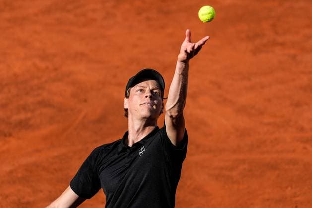 Internazionali BNL D Italia 2025 - Day Fourteen Jannik Sinner of Italy in action against Carlos Alcaraz of Spain during the Internazionali BNL d™Italia Day Fourteen Final match at Foro Italico on May 18, 2025 in Rome, Italy. Rome Foro Italico Lazio Italy Copyright: xGiuseppexMaffiax IBI_Day14_180525_DSC3482