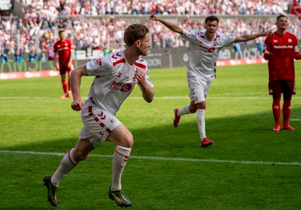 Florian Kainz (1. FC Koeln, 11) jubelt. 18.05.2025, 1. FC Köln - 1. FC Kaiserslautern Fussball, 2. Bundesliga, RheinEnergieStadion Köln DFL regulations prohibit any use of photographs as image sequences and or quasi-video.